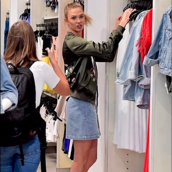 New embroidery bomber jacket spring Karlie Kloss - Picture 3 of 7